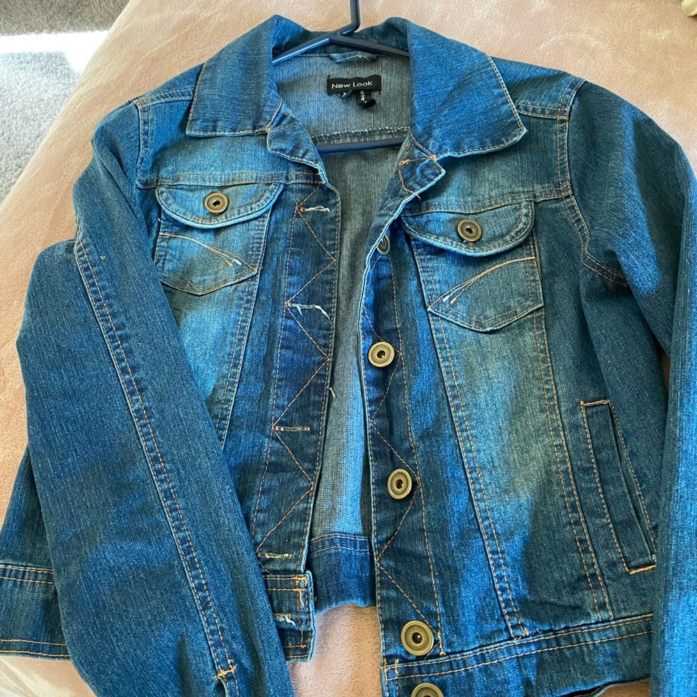 Super cute Jean jacket! Great with dresses or whatever! ❤️